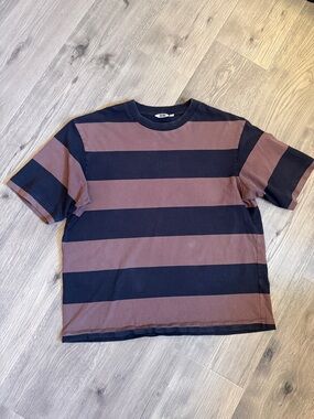 Uniqlo Wide Striped Short-Sleeve Tee in Black & Brown